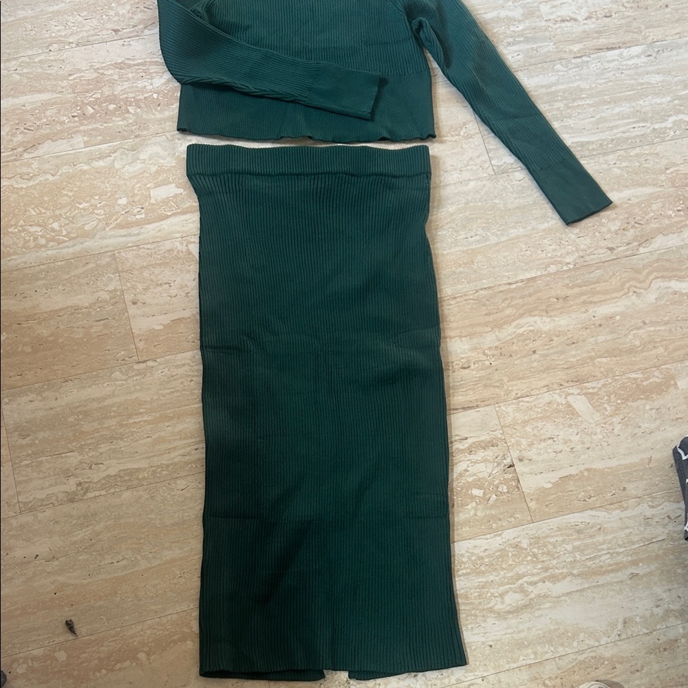 Chic Forest Green Ribbed Maxi Skirt